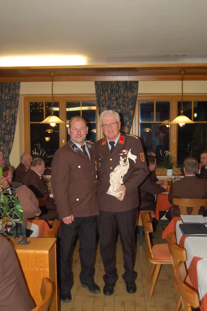 Wolfgang Eisl löst Helmut Gassner (rechts im Bild) als Kommandant ab. | Foto: LZ Abersee