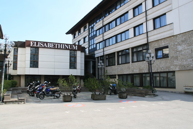 Die Ausbildung im Elisabethinum wird nach neuesten Anforderungen der Wirtschaft angepasst.