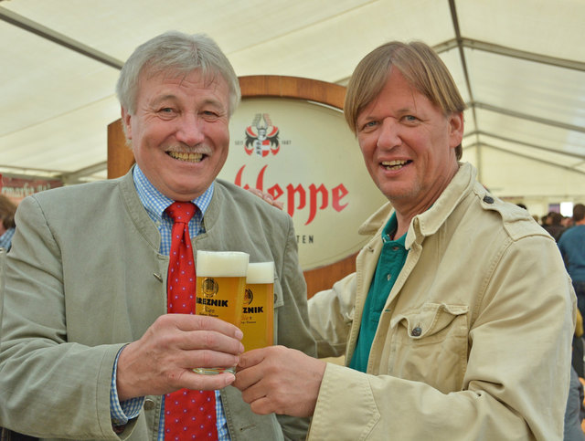 Nehmen den Bieranstich vor: Stefan Visotschnig (links) und Stefan Breznik | Foto: David