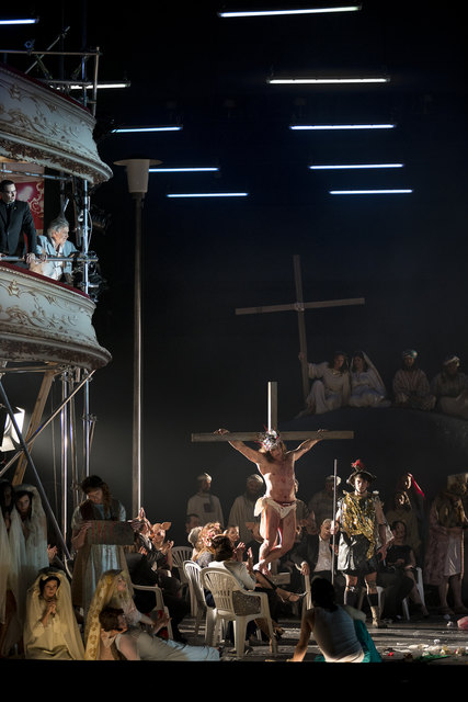 Wilfried Zelinka (Priester Grigoris) und Tino Sekay (Ladas in der Loge) und Rolf Romei (Manolios am Kreuz)



In voller Hingabe: Wilfried Zelinka (Priester Grigoris) und Tino Sekay (Ladas in der Loge) und Rolf Romei (Manolios am Kreuz)