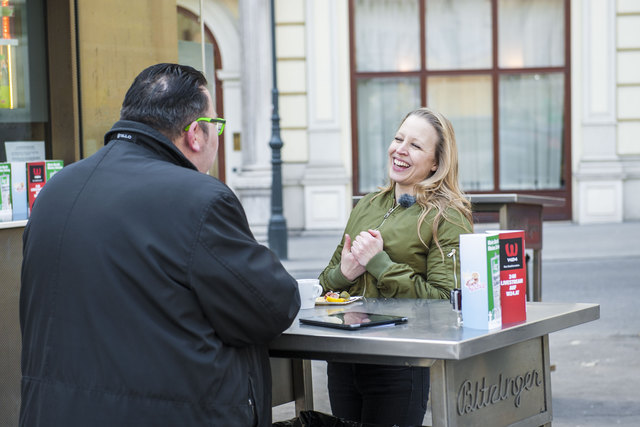 Das Video zum Würstelstand-Interview mit Schauspielerin Nina Proll ist am 11. März um 19 Uhr auf W24 zu sehen. | Foto: Edler