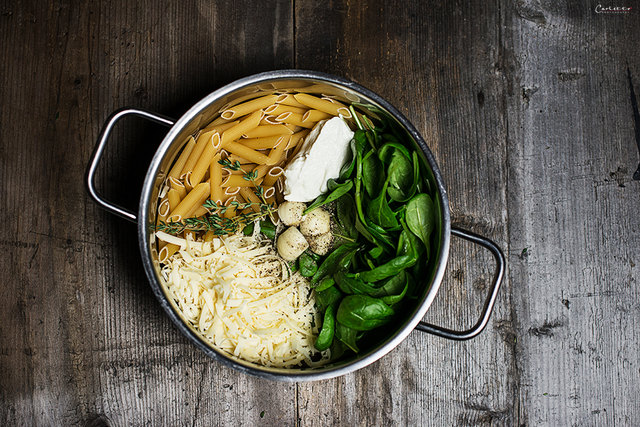 One Pot Spinat Pasta (c) cookingCatrin.at // Carletto Photography