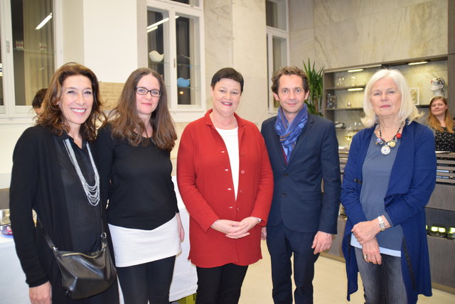 von links: Adele Neuhauser, Eva Woska-Nimmervoll, Beate Jorda, Museums-Hausherr Rüdiger Andorfer, Elfriede Hammerl.