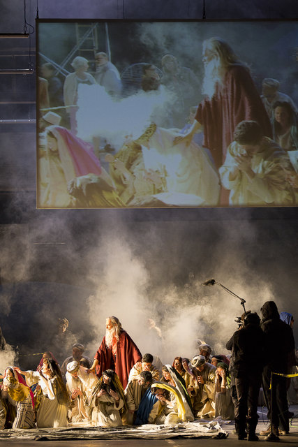 Markus Butter (Priester Fotis), Chor und Extra Chor der Oper Graz