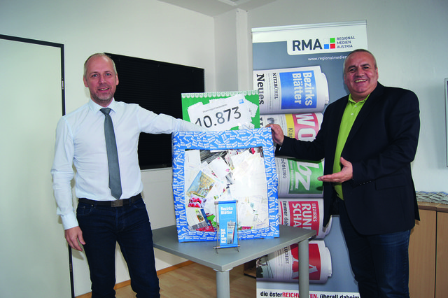 Eike Richter, Kurzentren-Marketingleiter (li.) und Albert Tschallener (BB-Key-Account) bei der Ziehung