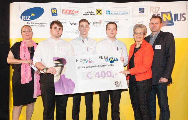 v.l.n.r.: RIZ-Geschäftsführerin Mag. Petra Patzelt, Lukas Baumgartner, Christoph Firnkranz, Lukas Vogl, Landesrätin Dr. Petra Bohuslav und AV DI. Wilfried Trollmann | Foto: Fotocredit: RIZ /Gerald Lechner