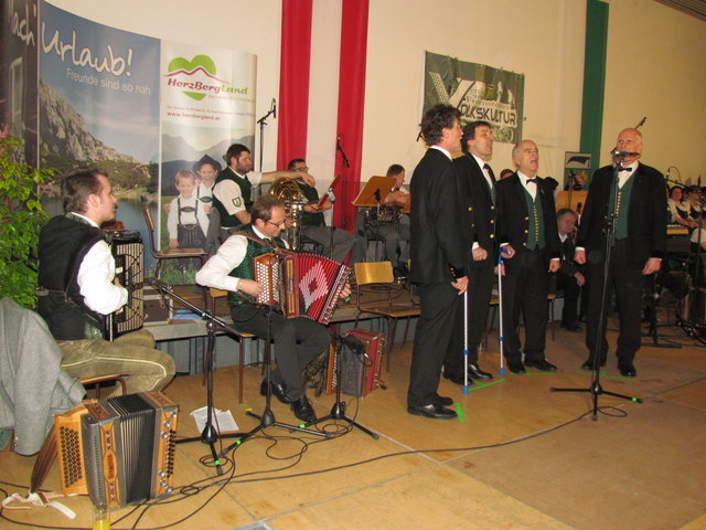 Der Bleiberger Viergesang, begleitet vom Harmonikaduo Loui Herinx und Gottfried Hubmann