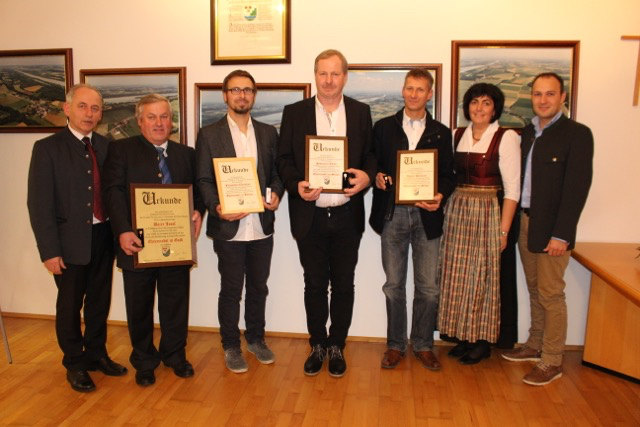 Josef Schöppl, Josef Baier, Christian Frauscher, Josef Schinnerl, Heinz Aigner, Vizebürgermeisterin Andrea Schachinger und Gemeindevorstand Michael Treiblmeier. | Foto: Gemeinde