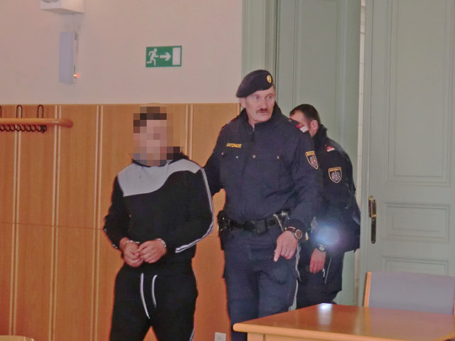 Ein 30-jähriger Bulgare musste sich wegen gewerbsmäßigen Geldwechsel-Betrugs am Landesgericht St. Pölten verantworten. | Foto: Probst