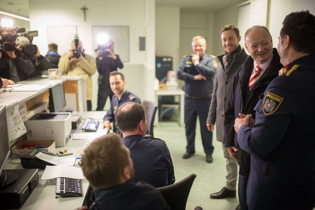 Andreas Khol besuchte die Polizei-Station am Karlsplatz. | Foto: ÖVP Wien
