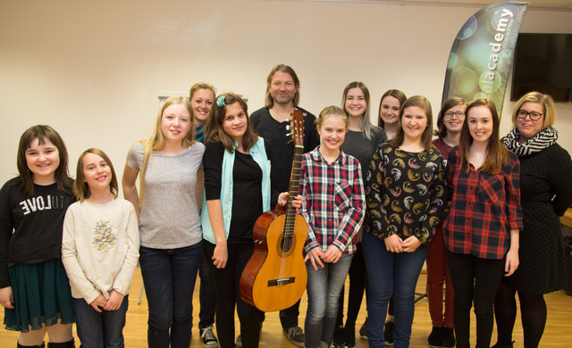 Die Workshop-Teilnehmer mit Miha Guatin (hinten) | Foto: KK