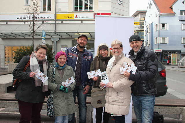 Die Oberländer ÖGB Frauen und die Regionalsekretäre informierten über den Weltfrauentag:  Silvia Nagele, Astrid Kraxner. Steffan Feneberg, Sabine Lanthaler, Alberta Zangl und Roland Graswander (v. l.). | Foto: ÖGB Tirol, Sachers