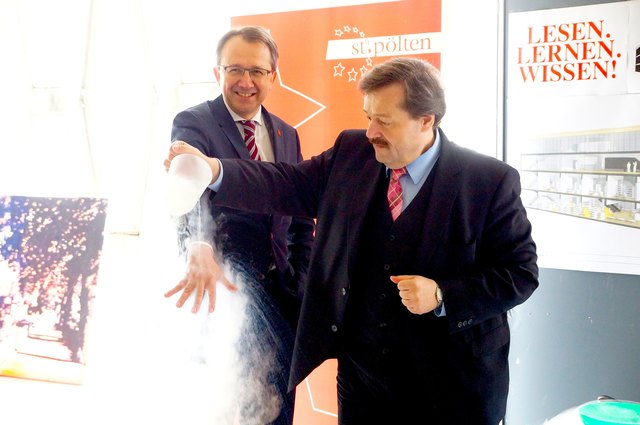 Bürgermeister Matthias Stadler fungierte als Versuchskaninchen.