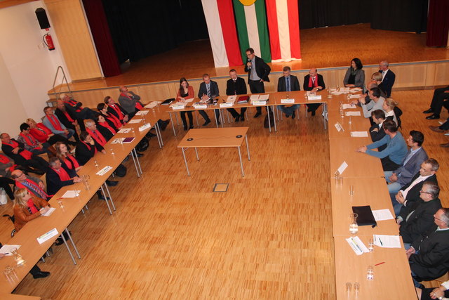Der Schwertberger Gemeinderat bei der konstituierenden Sitzung am 9. November 2015