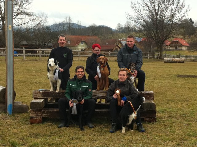 Norbert Staubmann mit Jacky, Claudia Paulitsch mit Olga, Günther Wedenig mit Gina, Joachim Umschaden mit Kira und Björn Rabensteiner mit Diego (von hinten links) | Foto: KK