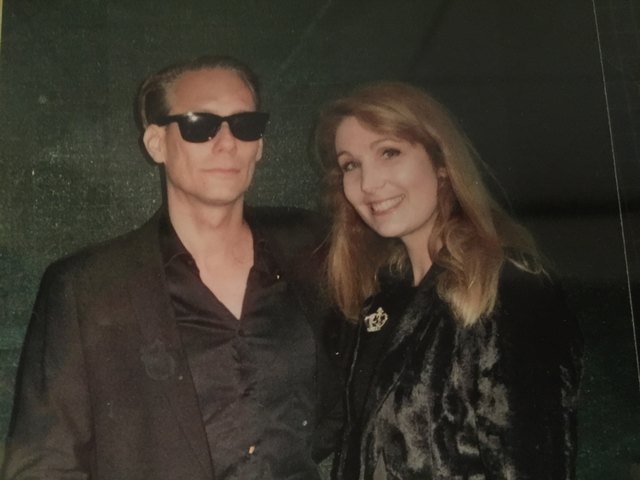 Sänger Eskil Simonsson  mit bz-Redakteurin Maria-Theresia Klenner.