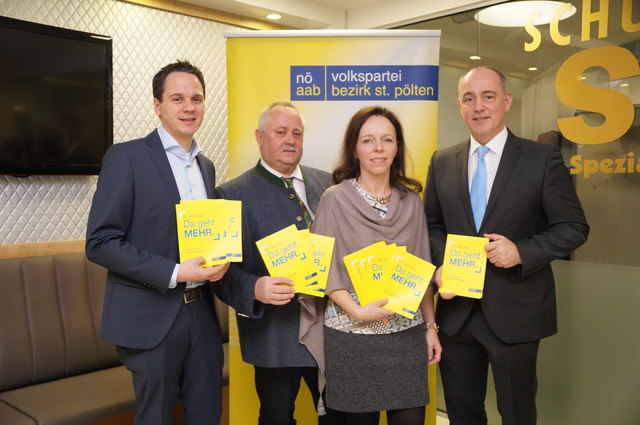 Markus Krempl-Spörk, Anton Wagner, NÖAAB-Stadtobfrau Christina Veit und VP-Vizebürgermeiser Matthias Adl