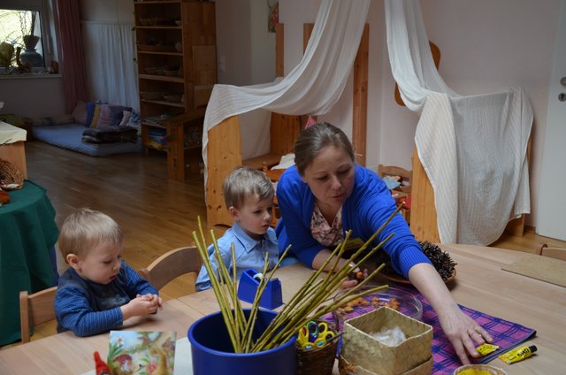 Basteln im Kindergarten. | Foto: Waldorf/Julia Rischnig