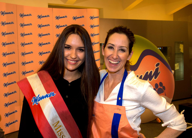 Miss Bonbon Nadja Greimel und Moderatorin Kati Bellowitsch