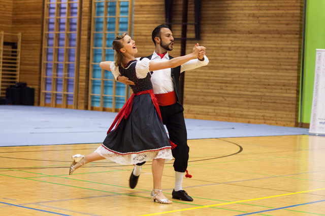 Die ersten "Action-Bilder" von der Kür der Tanzprofis Julia Burghardt und Danilo Campisi. | Foto: Regina Courtier