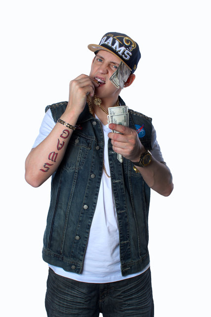 Nach dem Skandal um Drogen in seinem Tourbus macht der Rapper Money Boy nun mit Körperverletzung erneut von sich reden. | Foto: Money Boy