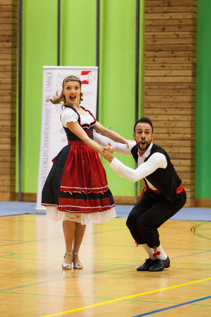 Die ersten "Action-Bilder" von der Kür der Tanzprofis Julia Burghardt und Danilo Campisi. | Foto: Regina Courtier