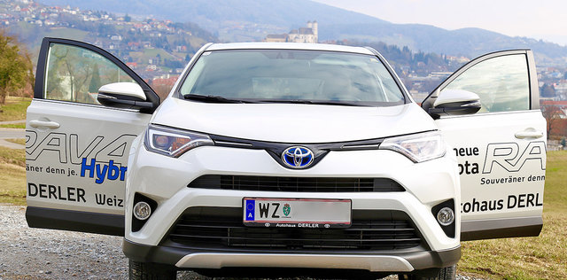 Fährt neue Wege, öffnet neue Chancen: Der neue Toyota RAV4 Hybrid schneidet bei unserem Autotest sehr gut ab.