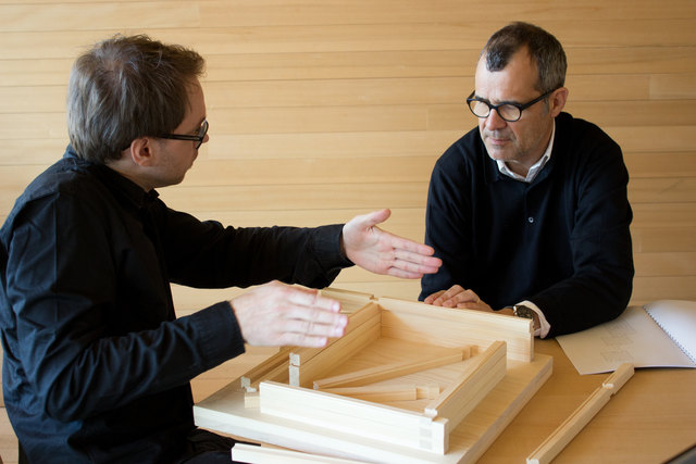 Studierende können in Kontakt mit international renommierten Holzbauexperten ihr Fachwissen erweitern. | Foto: überholz