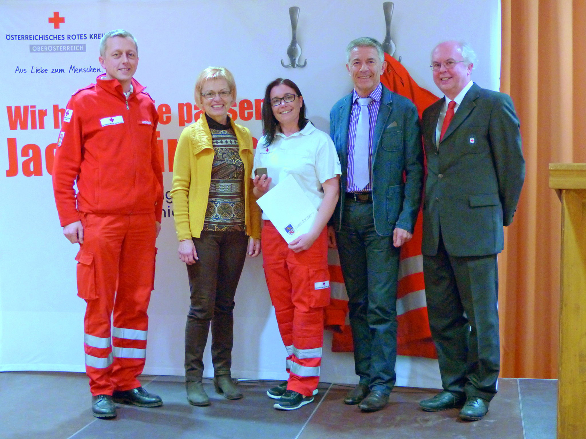 Barbara Rott Rotkreuz Verdiente Rot-Kreuz-Mitarbeiterin geehrt - Linz-Land