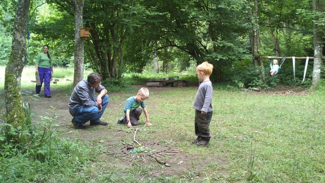 In der Gunskirchner Au sprechen Kinder mit Bäumen, singen mit Vögeln und Spielen Karten mit Blättern. | Foto: privat