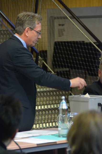 Bürgermeister Martin Krumschnabel "eröffnete" den Wahlgang.