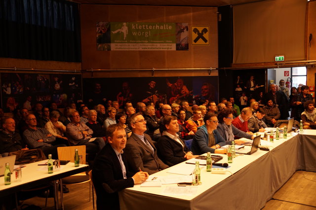 Zahlreiche Zuschauer versammelten sich zur konstituierenden Gemeinderatssitzung in Wörgl.