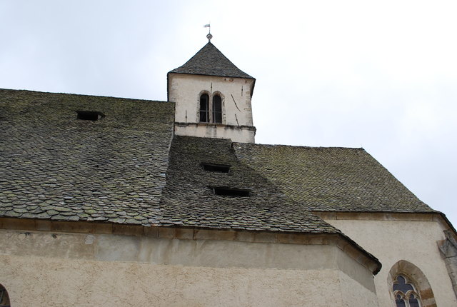 Steinplattl lösen sich ab, immer wieder wurde das Notwendigste repariert
