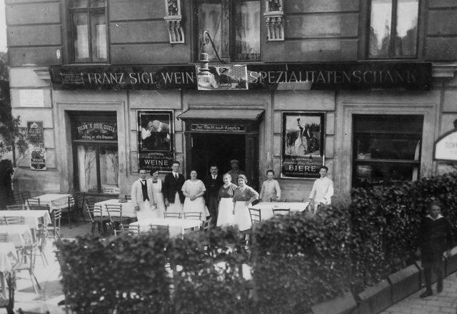 Historische Aufnahme: Hier heißt das Lokal schon Franz Sigl Weinspezialitätenschank | Foto: Beaver Brewing Company