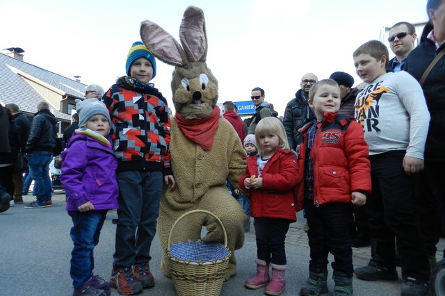 Den echten Osterhasen gibt es nur in Fischbach beim Osterhasenkirtag