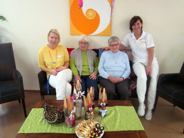 Hilfswerk-Mitarbeiterin Sabine Strommer, die Bewohnerinnen Theresia Wieder und Agnes Lex sowie Heimleiterin Siegrid Koglbauer. | Foto: Foto: Hilfswerk