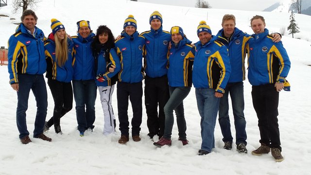 Skischulleiter Josef Dagn (links) freut sich über die tollen Erfolge seiner Skilehrerinnen und Skilehrer bei der Österreichischen Skilehrermeisterschaft 2016.