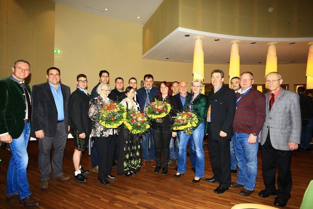 Der neu gewählte FPÖ-Bezirksparteivorstand mit Landesparteiobmann Mario Kunasek (l.). | Foto: KK