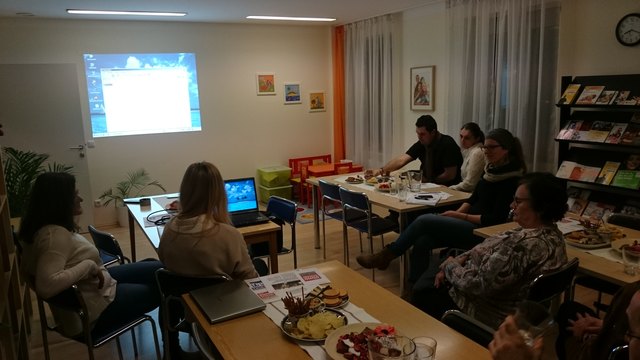 3. Künstlerischer Kaffee-Treff im Familienzentrum Dialog: Frau Marina Basać, leidenschaftliche Hobby-Fotografin aus Kroatien, stellte an diesem Abend sowohl sich selbst als auch ihr in zwei verschiedenen Ländern (Kroatien und Österreich) entstandenes umfa