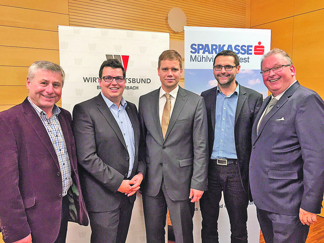 Rohrbach-Bergs Vizebürgermeister Franz Hötzendorfer, ÖVP-Obmann Roland Straußberger, Gastreferent Olaf Heinrich, Bürgermeister in Freyung, Bürgermeister Andreas Lindorfer und Wirtschaftsbund-Obmann, Vizebürgermeister Manfred Stallinger (v. l.).