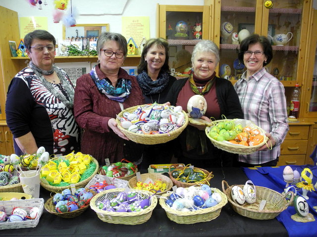 Ostern kann kommen: Elfi Kasper, Christa Bruckner, Renate Reif, Margret Weber, Erna Pöll.