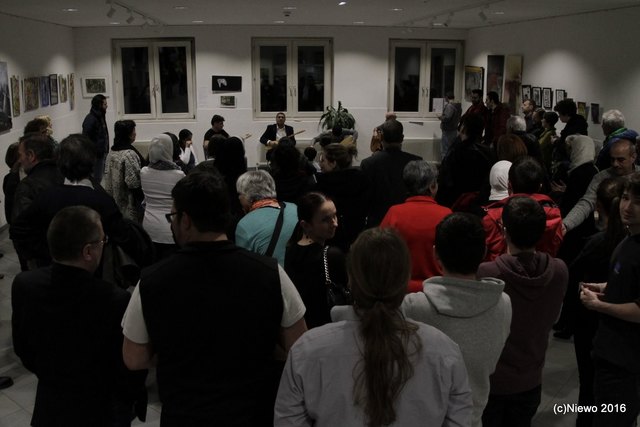 Unter dem Titel "Frieden" stellten zurzeit syrische Künstler ihre Kunstwerke in der HTL in der Anichstraße aus.  | Foto: MeinBezirk