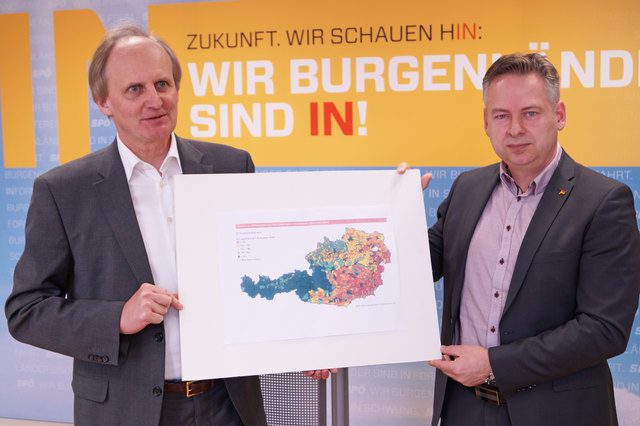 Erwin Preiner und Jürgen Schabhüttl zeigen die derzeitige Ungleichverteilung auf: Im Westen erhalten die Gemeinden pro Kopf deutlich mehr (grün) als die Gemeinden in Ostösterreich (rot/orange). | Foto: SPÖ