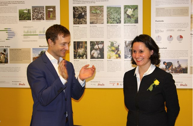 Mickel-Gottfert mit Parteichef Blümel. Aber in der ÖVP Wien applaudiert ihr nicht jeder. | Foto: VP 8