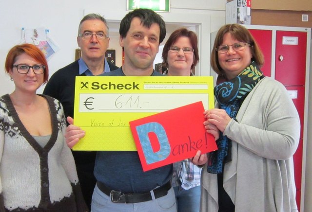 GLÜCKLICH UND ZUFRIEDEN: Elisabeth Wagner, Johann Leitner, Reinhold Gold von der Förderwerkstätte, Adelheid Hergovits und Obfrau Dr. Gabriele Mittermayer von „Voice of Joy“. | Foto: Privat