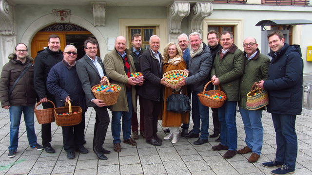 . . . .  gesegnete Ostern ! . . . .