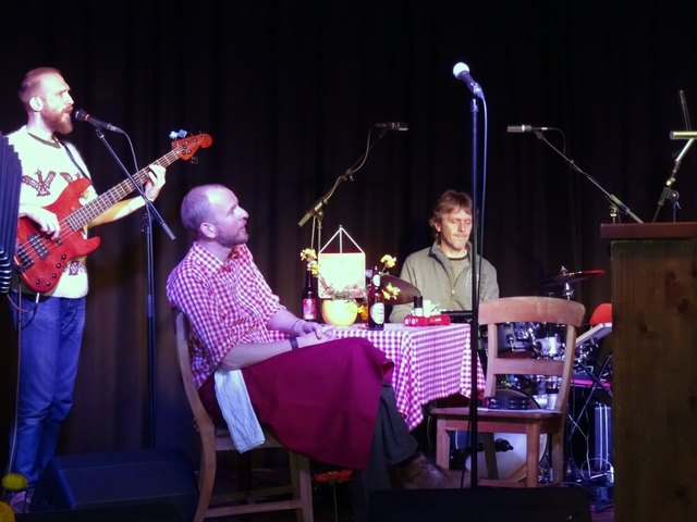 Die leiwandsten Dialektmusik aus der Ottakringer Vorstadt zu Gast in der Erlebnisgärtnerei Sattler | Foto: KK