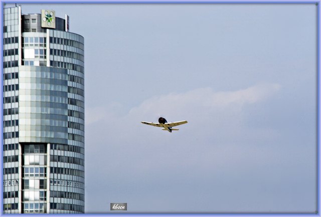 erst im Tiefflug vorbei