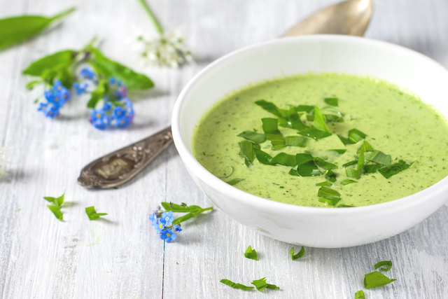 Die Bärlauchsuppe erfreut sich steigender Beliebtheit, aus Bärlauch lässt sich auch Pesto und würziges Bärlauchsalz herstellen. | Foto: Ji_images/Fotolia.com