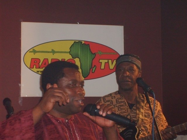 Gründer Alexis Neuberg (links) kämpft für den Erhalt des Senders. | Foto: Radio Afrika